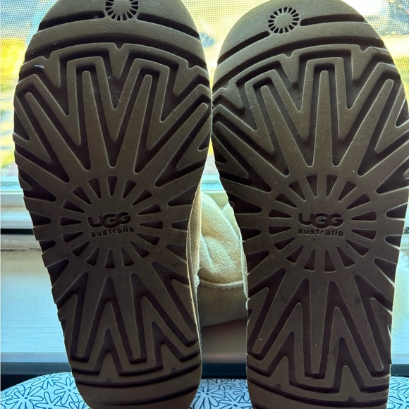 Original Ugg Australia size 5 gently used but in excellent condition - Picture 2 of 6